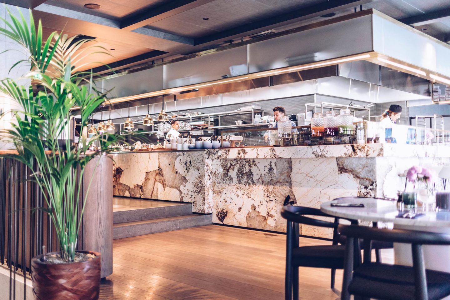 At Six Hotel 2 Gallerian